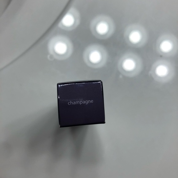 Tarte Gleam Team highlighter in Champagne - Picture 3 of 4